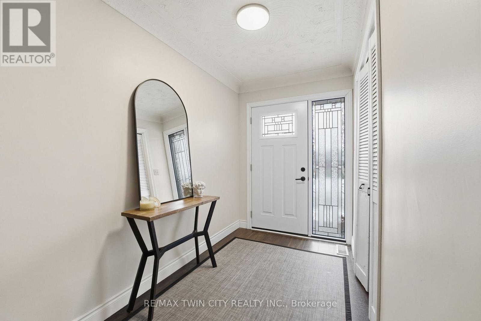 235 Elliott Street, Cambridge, Ontario  N1R 2L2 - Photo 4 - X12899130