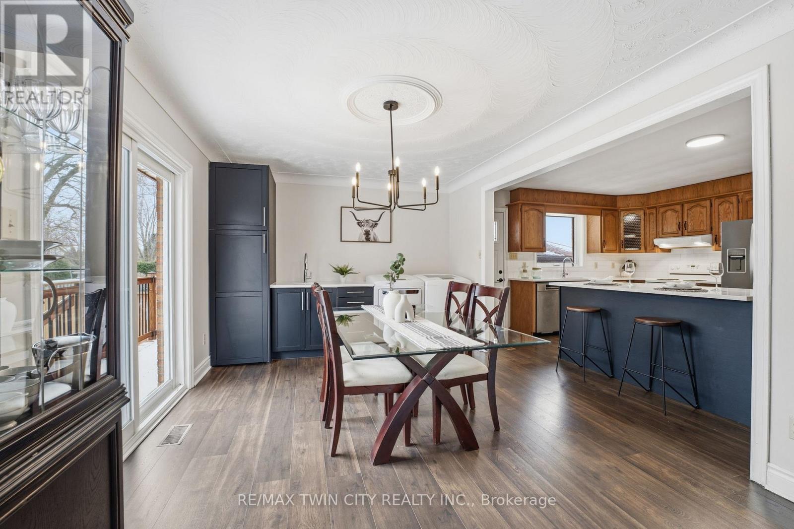 235 Elliott Street, Cambridge, Ontario  N1R 2L2 - Photo 8 - X12899130