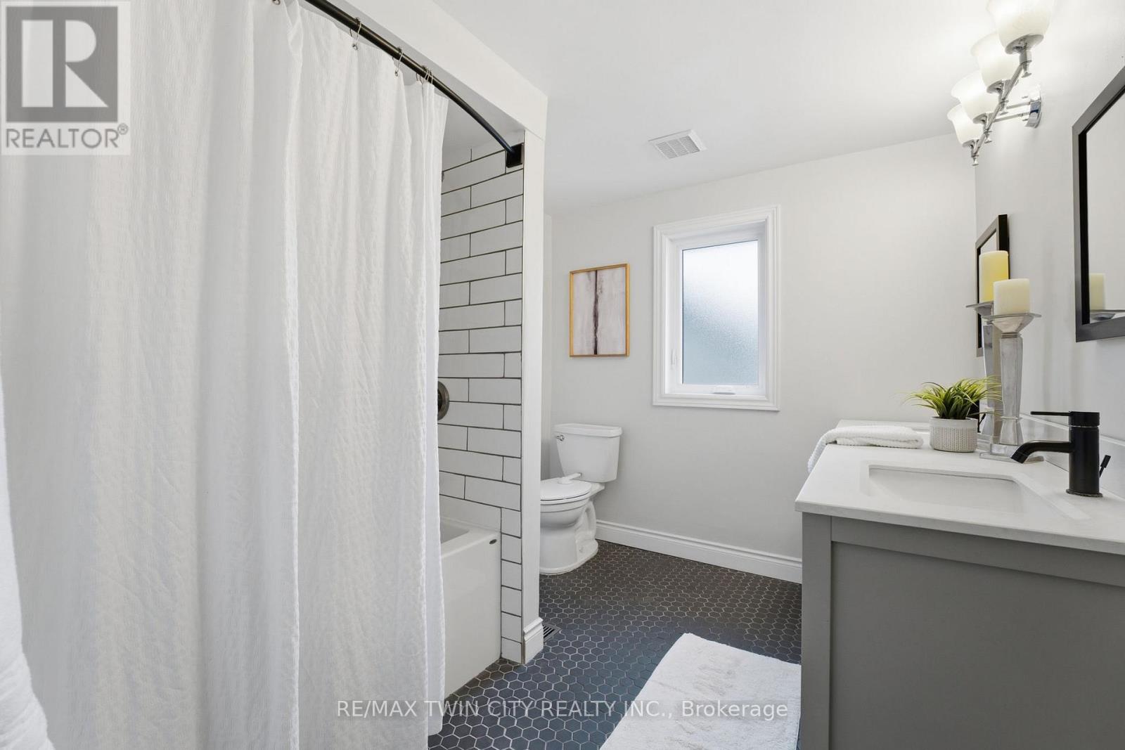 235 Elliott Street, Cambridge, Ontario  N1R 2L2 - Photo 24 - X12899130