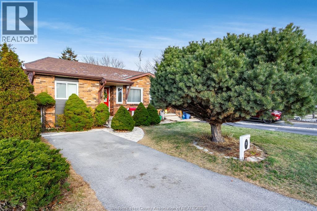 MLS# 26005787: 30 Remark DRIVE, Kingsville, Canada