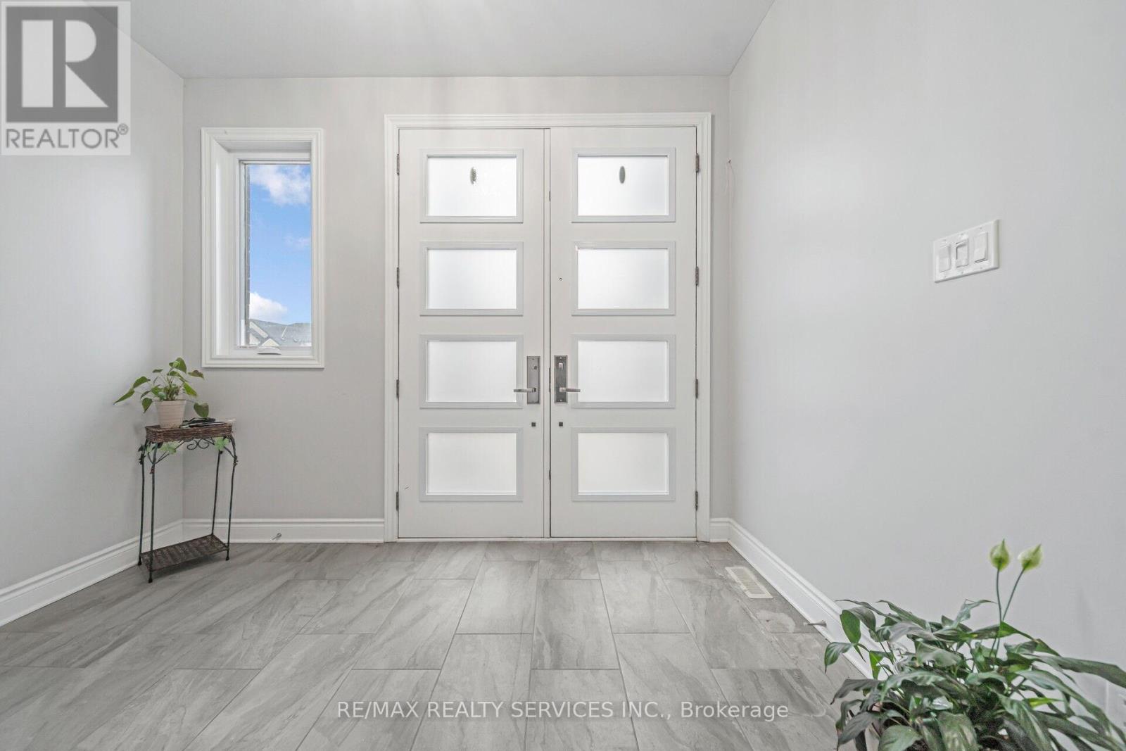 1891 Fountain Grass Drive, London South, Ontario  N6K 0M2 - Photo 4 - X12899180