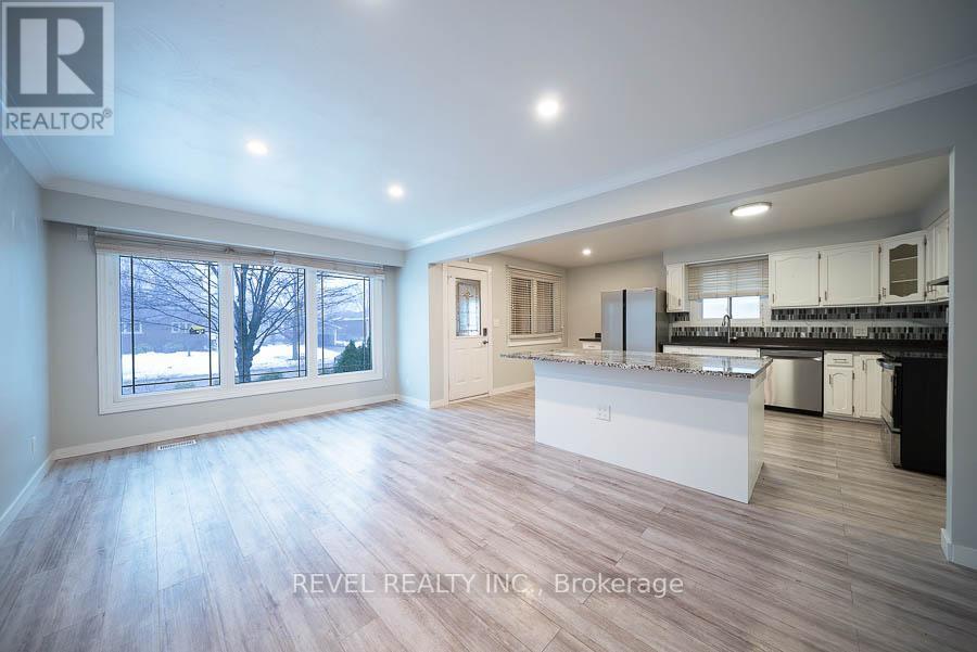 45 Buckingham Street, Brantford, Ontario  N3R 3B2 - Photo 3 - X12899168