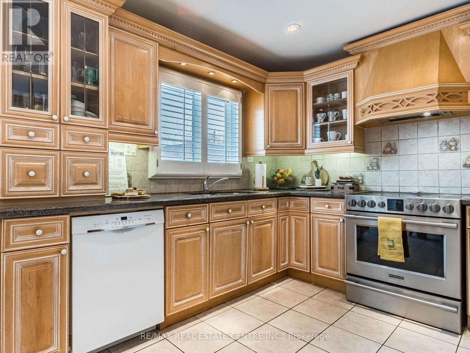 9 Turtlecreek Boulevard, Brampton, Ontario  L6W 3Y4 - Photo 13 - W12902388