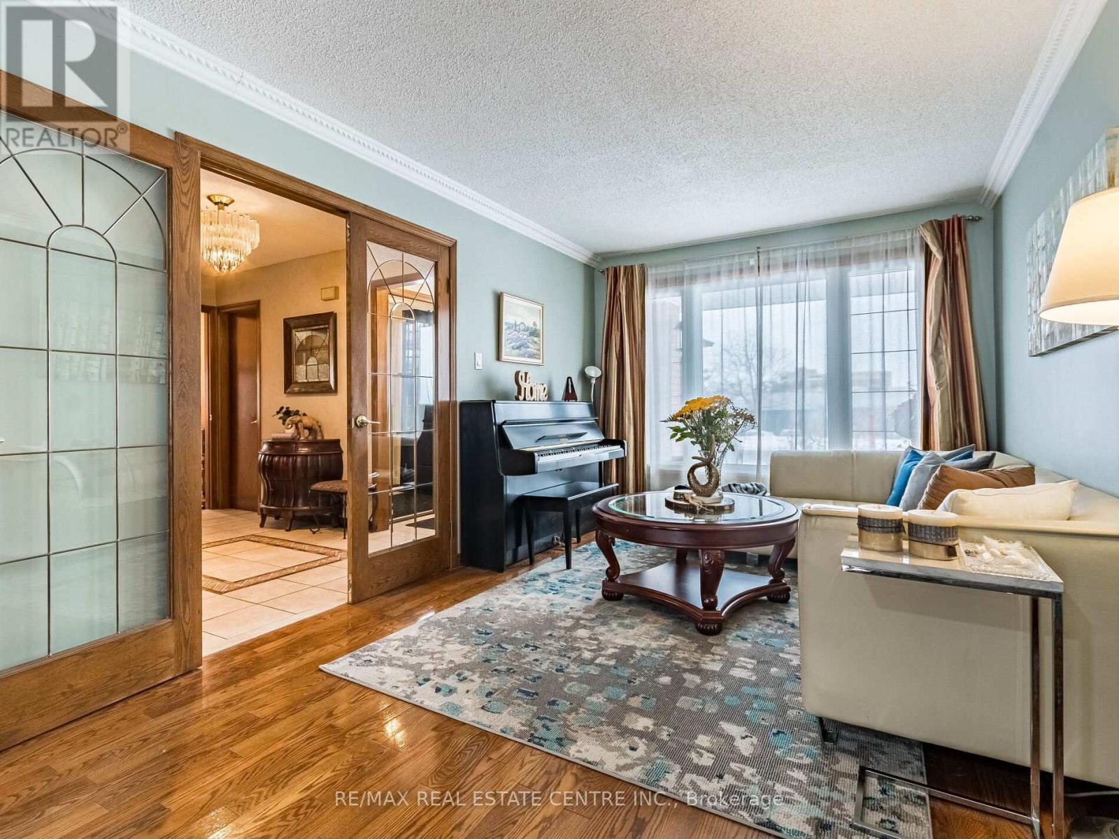 9 Turtlecreek Boulevard, Brampton, Ontario  L6W 3Y4 - Photo 9 - W12902388