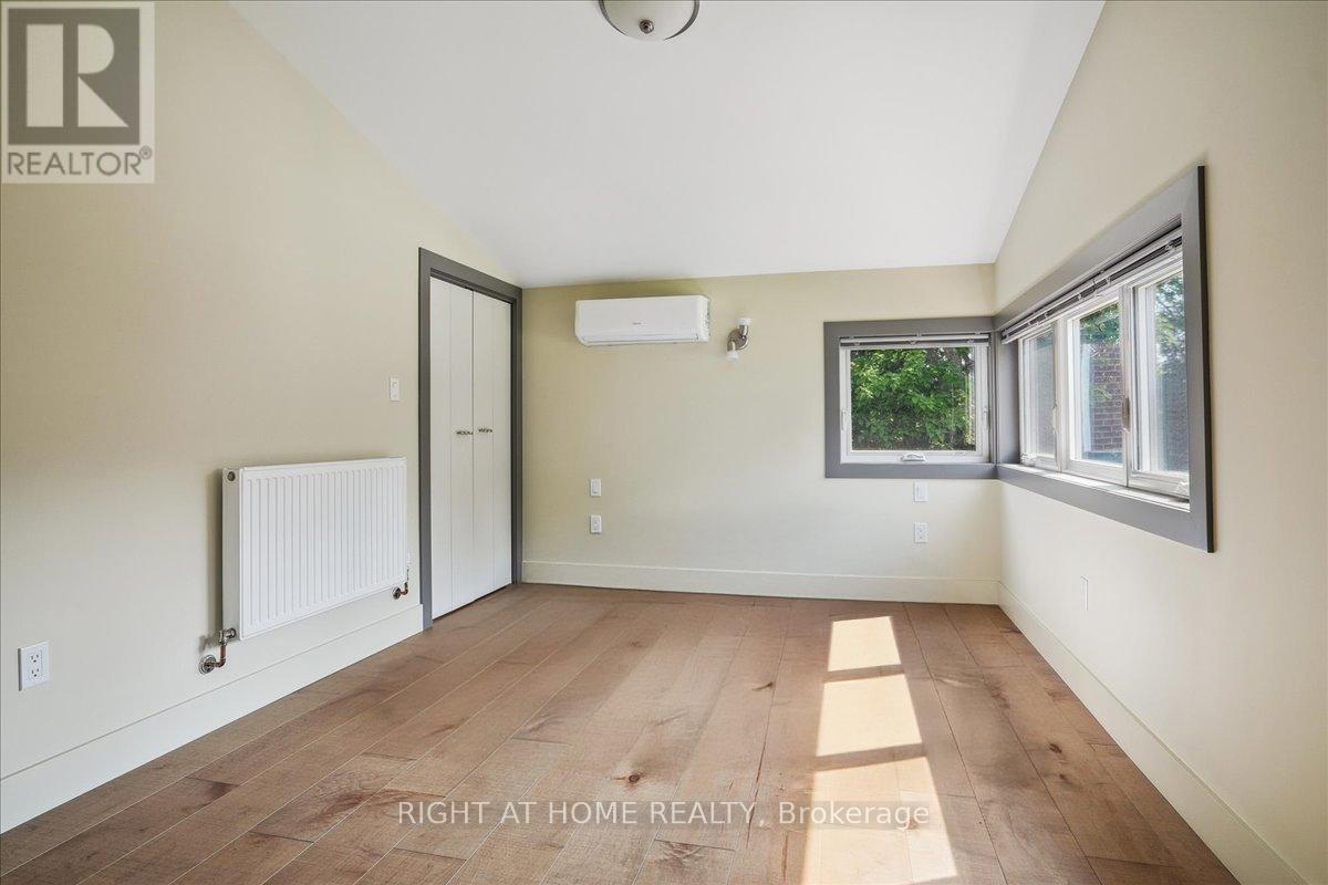 704 Cedar Avenue, Burlington, Ontario  L7T 2R7 - Photo 24 - W12902398