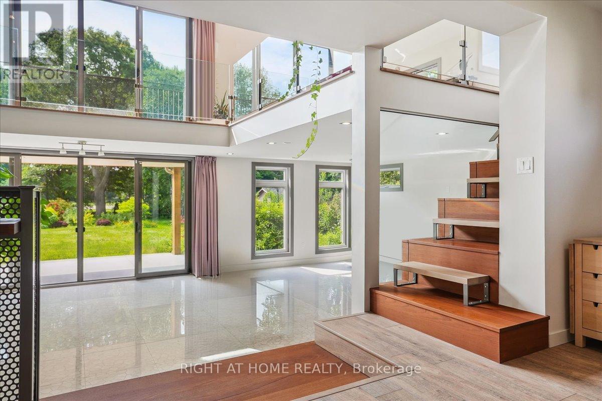 704 Cedar Avenue, Burlington, Ontario  L7T 2R7 - Photo 3 - W12902398