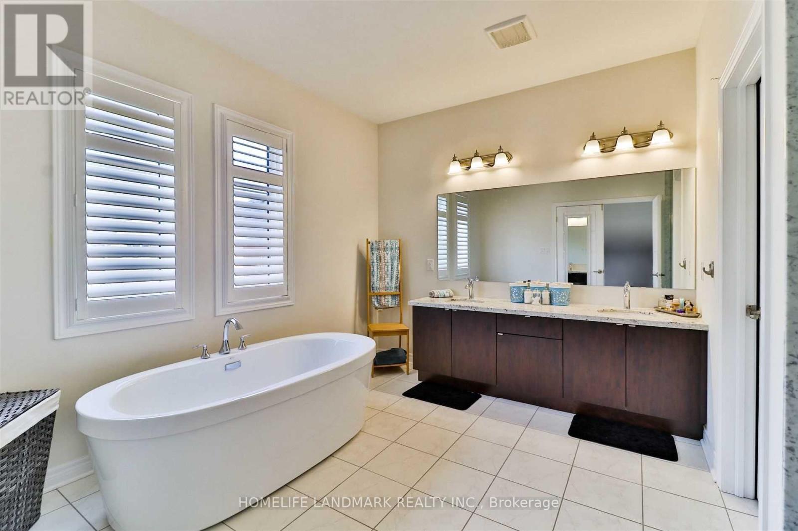 3270 Mintwood Circle, Oakville, Ontario  L6H 0N7 - Photo 11 - W12902460