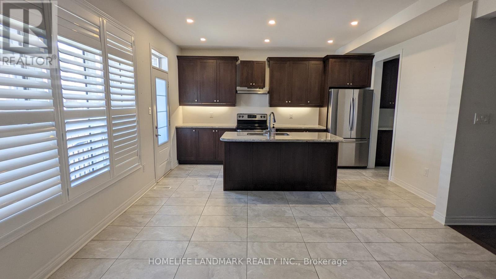 3270 Mintwood Circle, Oakville, Ontario  L6H 0N7 - Photo 4 - W12902460