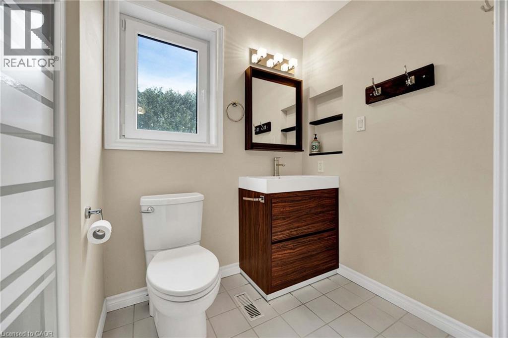 587 Manorwood Court, Waterloo, Ontario  N2K 3L7 - Photo 15 - 40811490