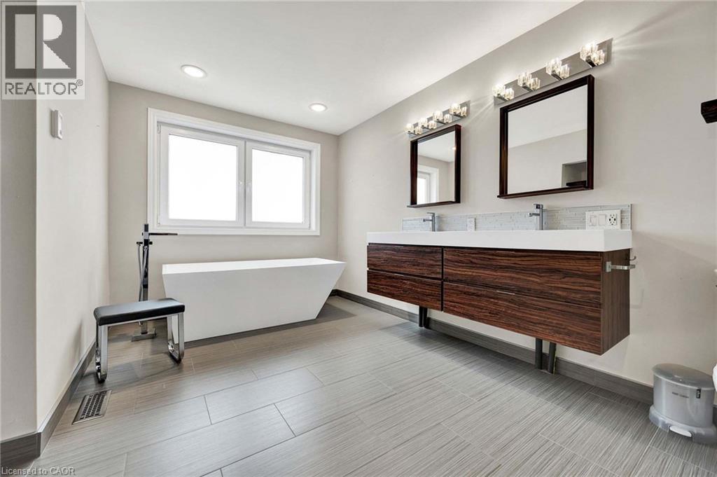 587 Manorwood Court, Waterloo, Ontario  N2K 3L7 - Photo 18 - 40811490