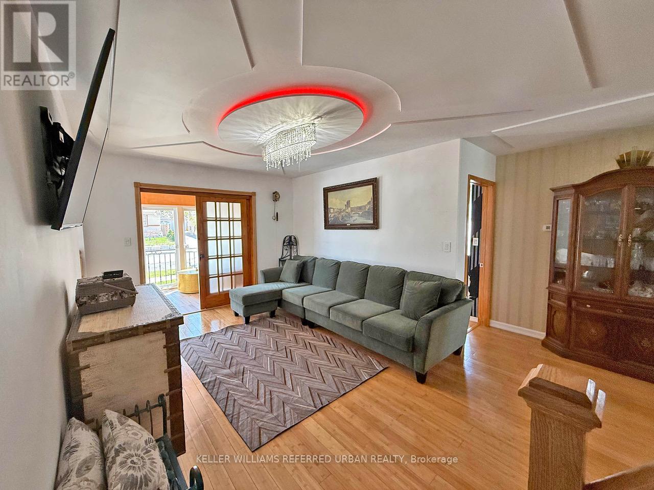 6 Elmhurst Drive, Toronto, Ontario  M9W 2J3 - Photo 5 - W12758834