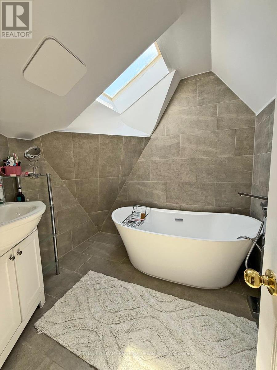 6 Elmhurst Drive, Toronto, Ontario  M9W 2J3 - Photo 23 - W12758834