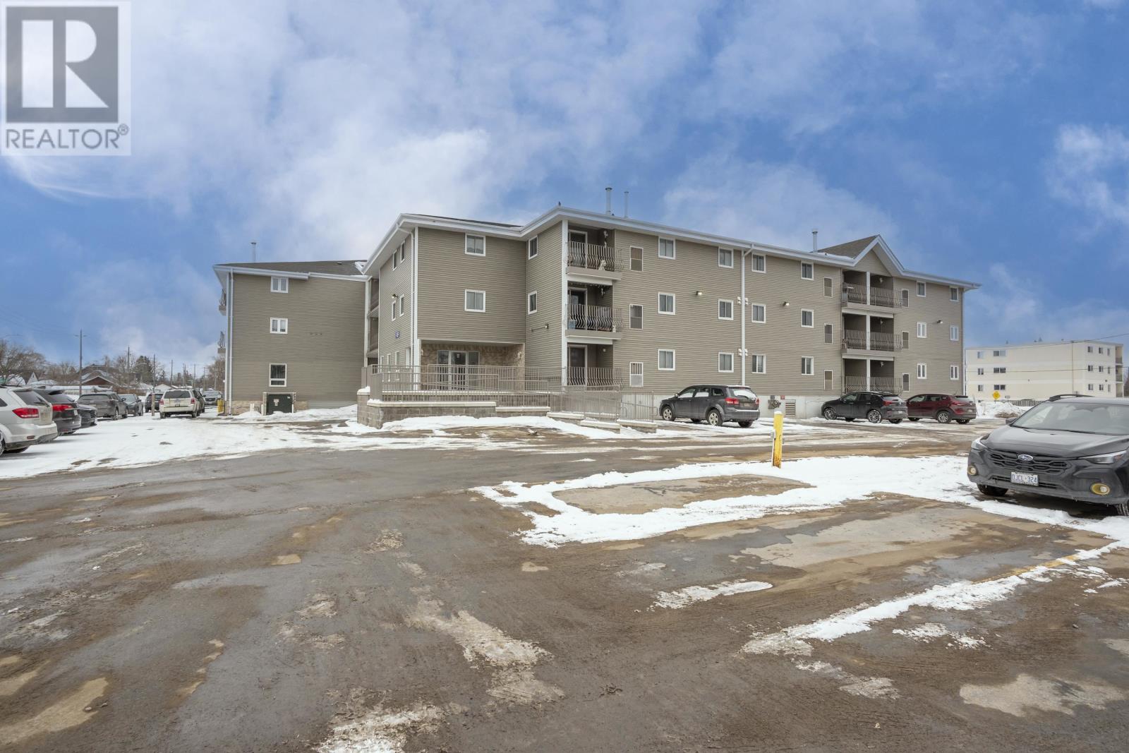 #304 1703 Victoria Ave, Thunder Bay, Ontario  P7C 1C8 - Photo 2 - TB2600486