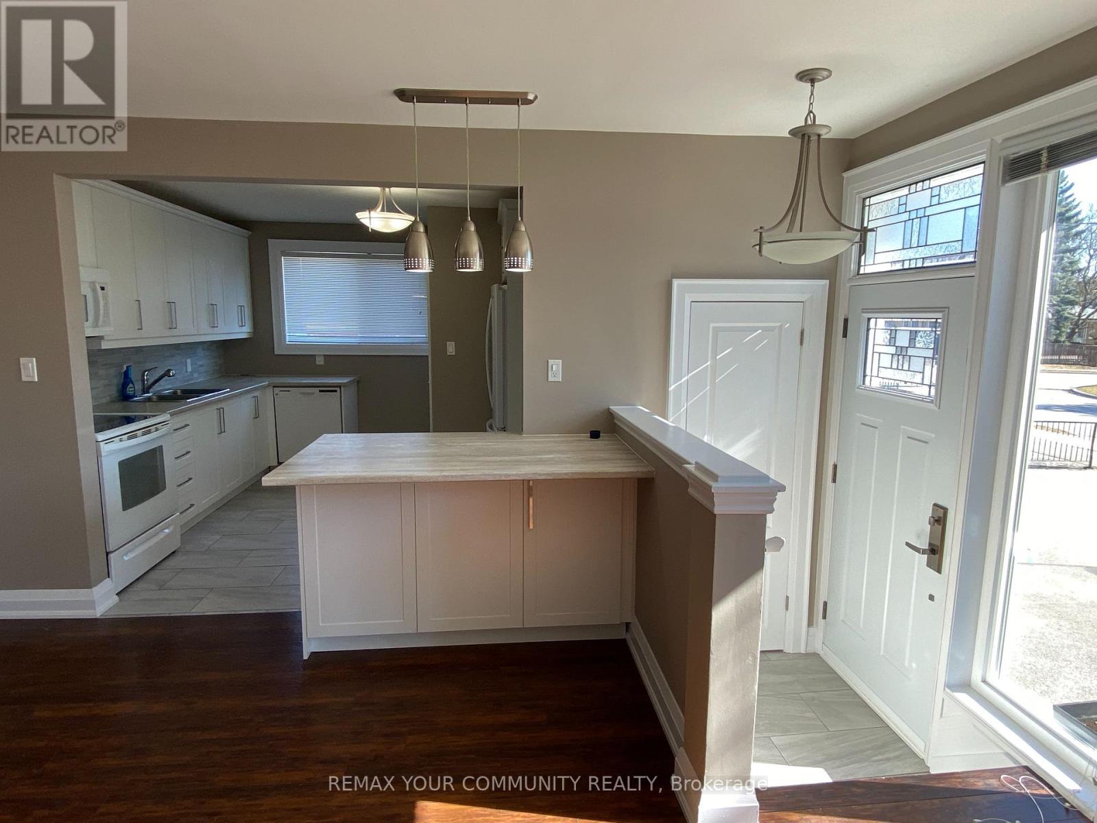 Main - 253 Alsace Road, Richmond Hill, Ontario  L4C 2W9 - Photo 10 - N12894600