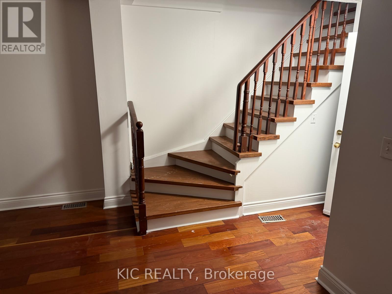 8 Ventura Lane, Ajax (Central), Ontario  L1T 0C4 - Photo 6 - E12821574