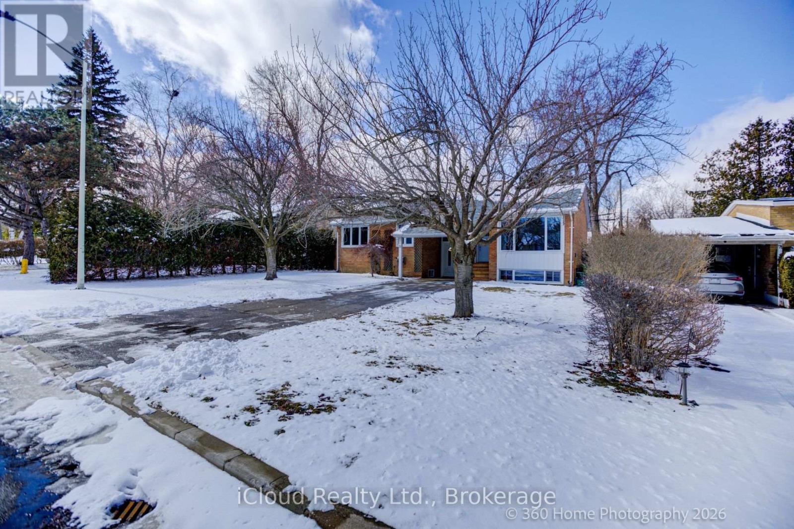 73 Berkinshaw Crescent, Toronto, Ontario  M3B 2T1 - Photo 2 - C12902558