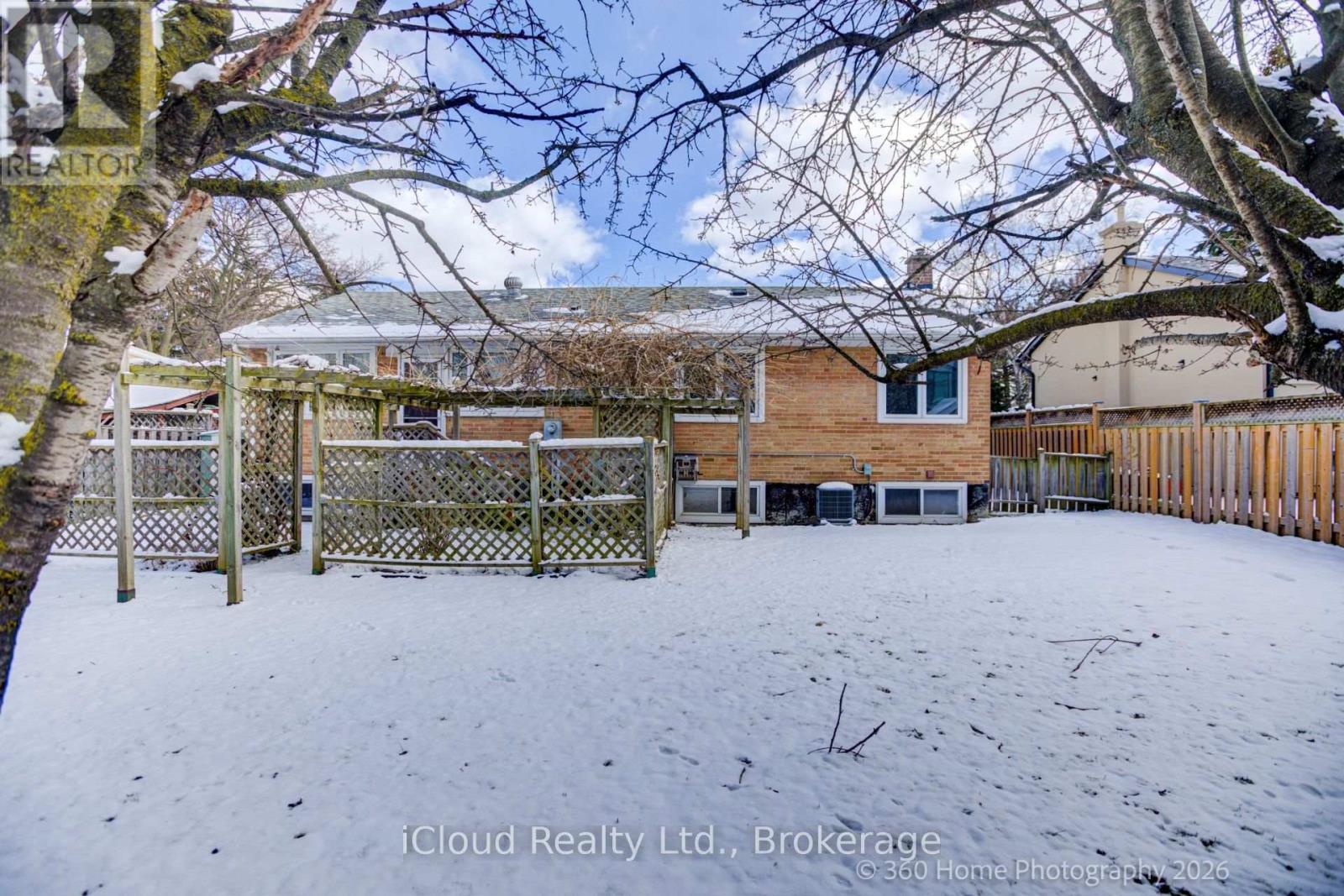 73 Berkinshaw Crescent, Toronto, Ontario  M3B 2T1 - Photo 4 - C12902558