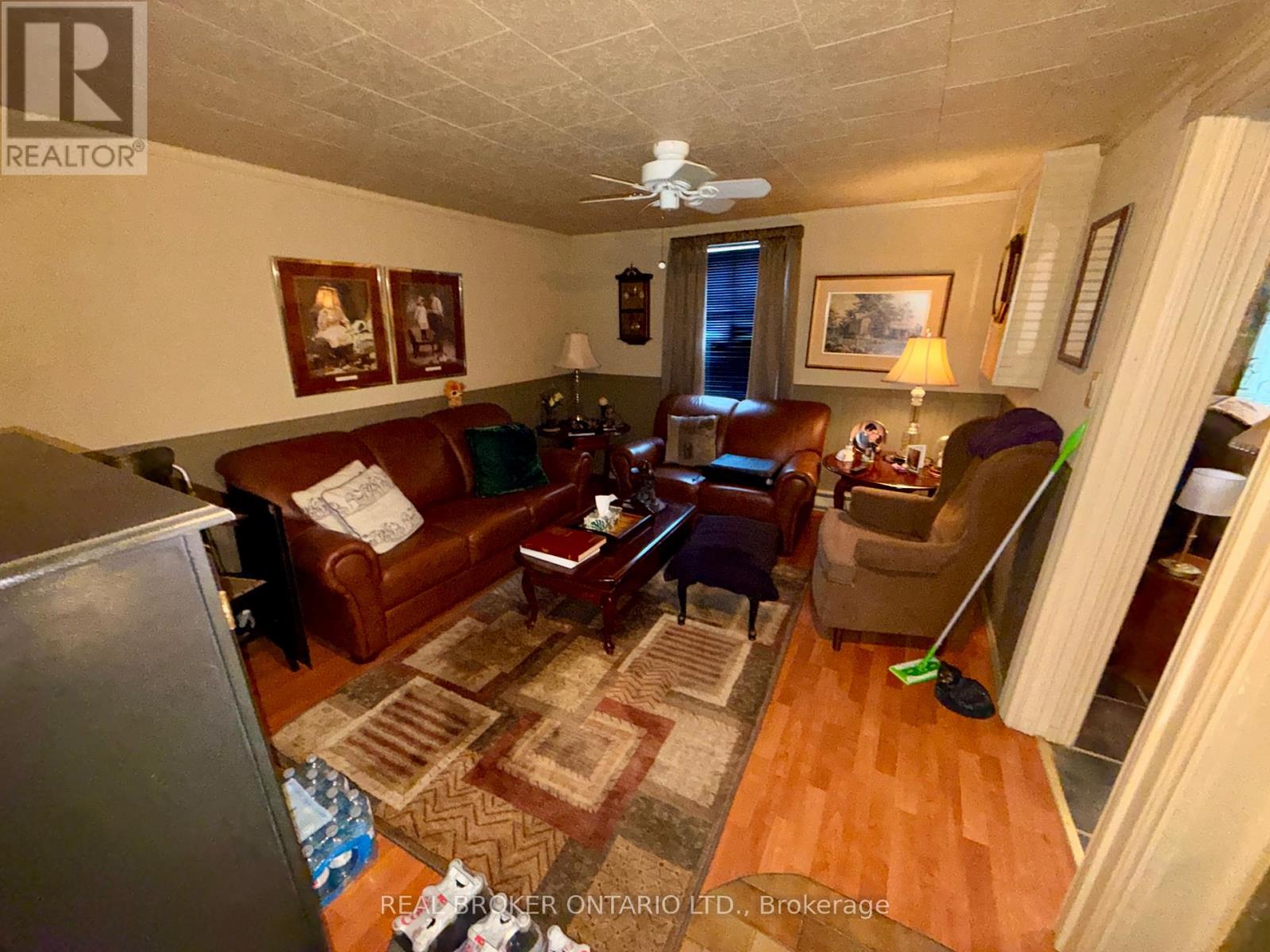 484 East Main Street, Welland, Ontario  L3B 3X6 - Photo 10 - X12812776