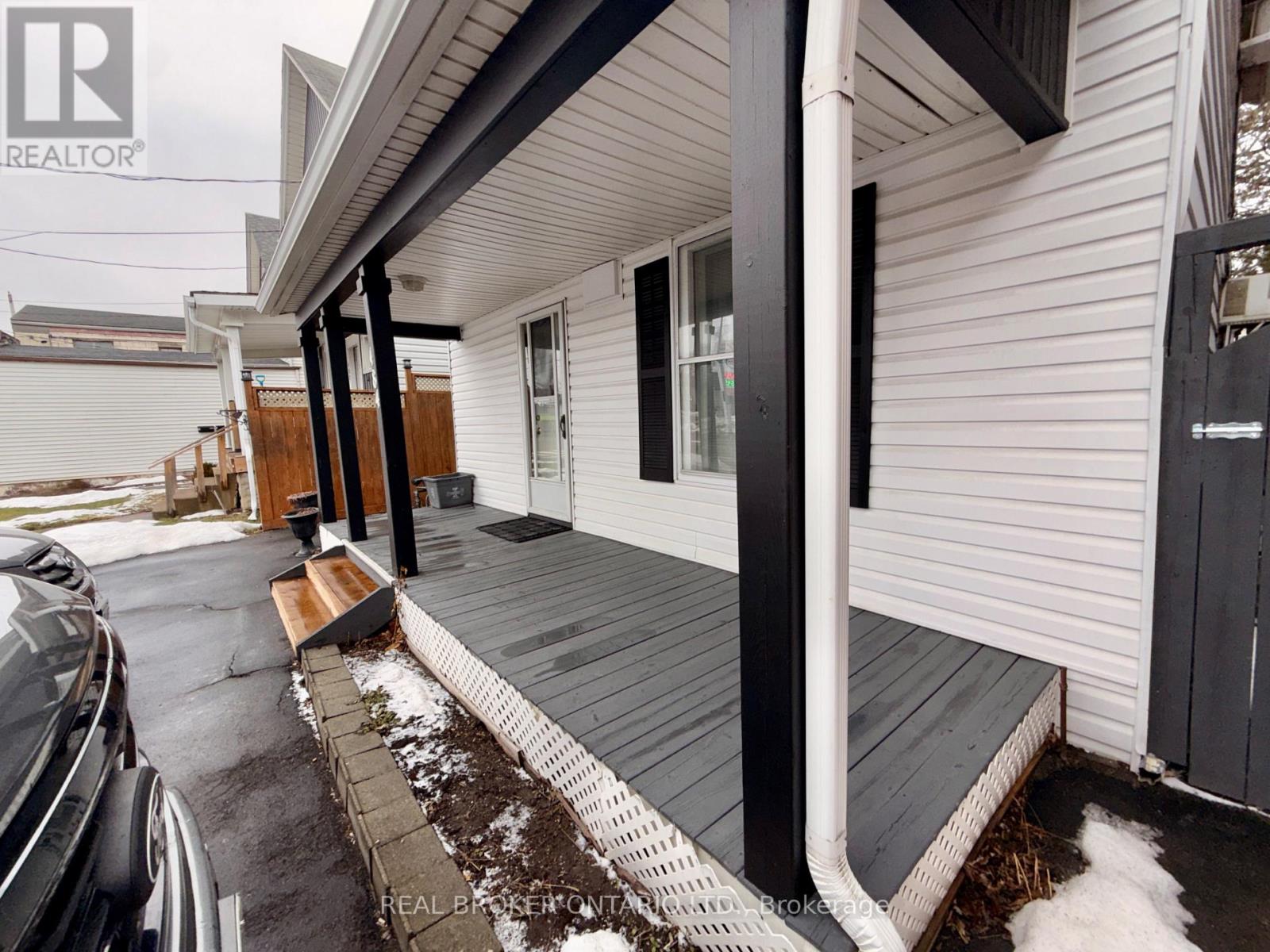 484 East Main Street, Welland, Ontario  L3B 3X6 - Photo 2 - X12812776