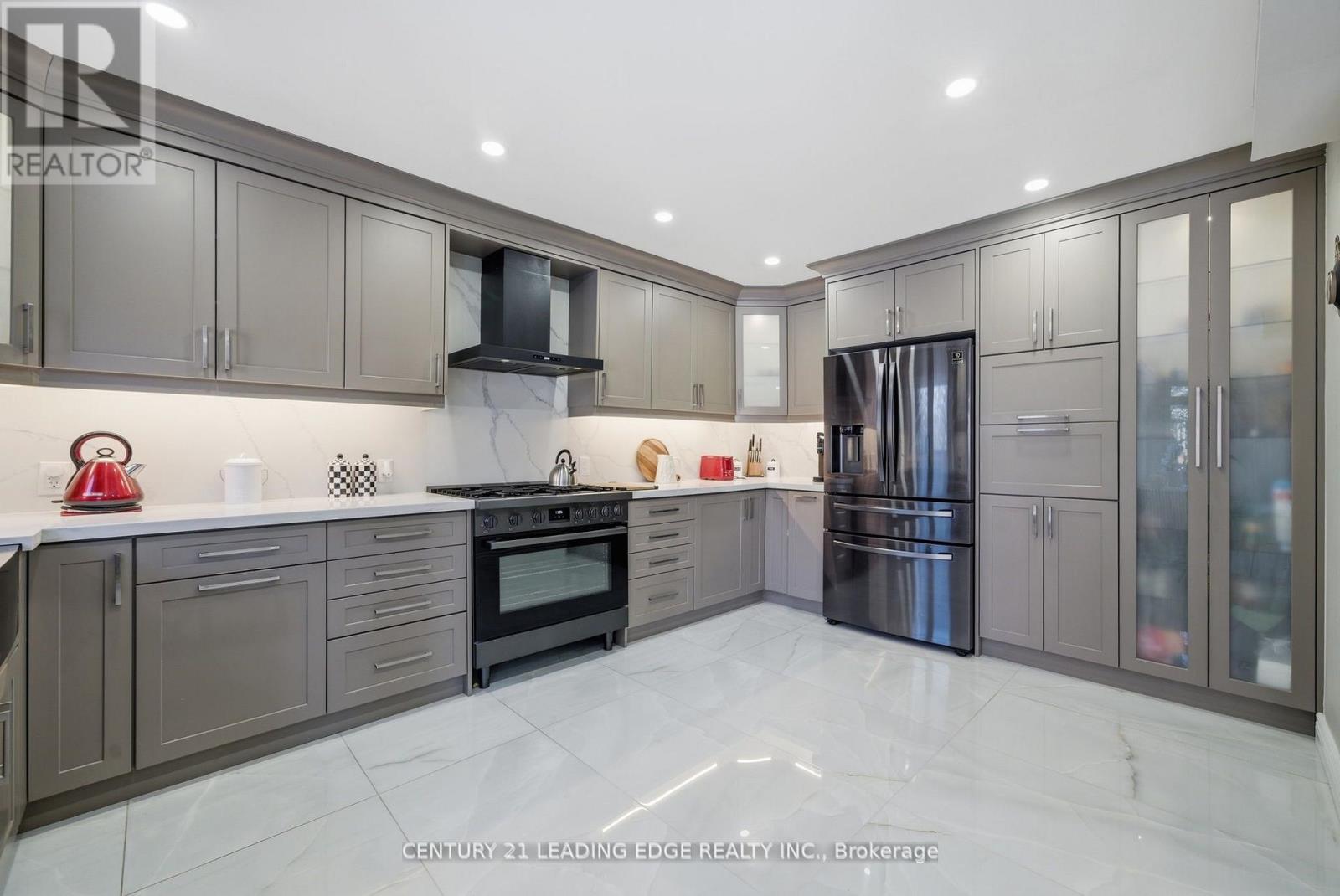 65 Forest Heights Street, Whitby, Ontario  L1R 1X4 - Photo 10 - E12902588