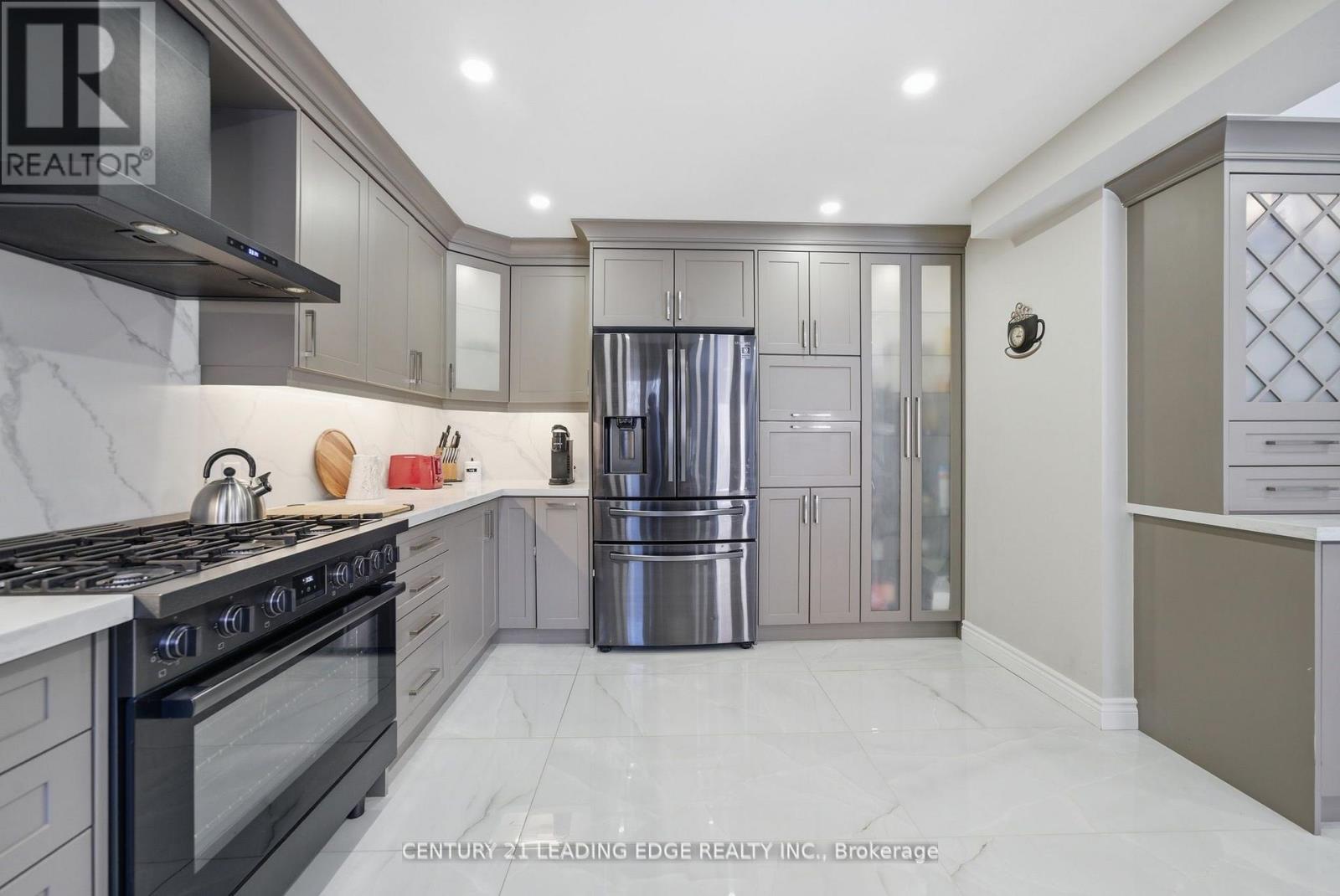 65 Forest Heights Street, Whitby, Ontario  L1R 1X4 - Photo 11 - E12902588