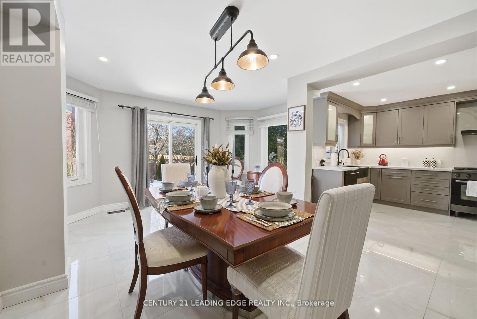 65 Forest Heights Street, Whitby, Ontario  L1R 1X4 - Photo 15 - E12902588