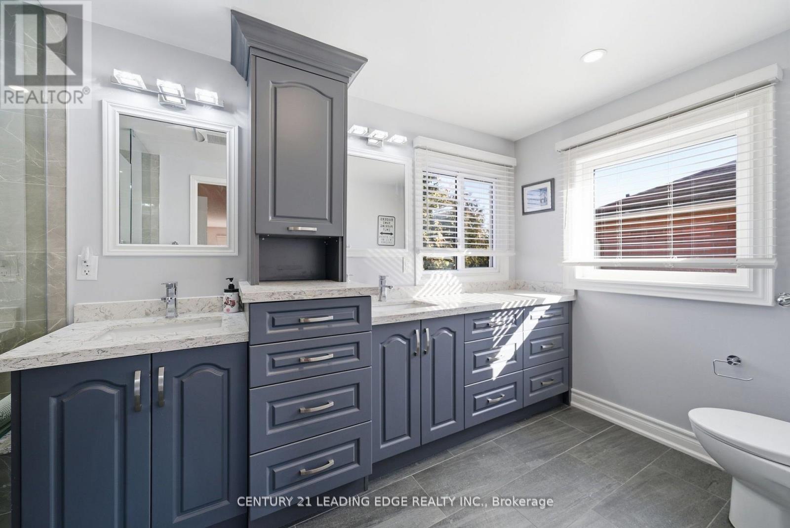 65 Forest Heights Street, Whitby, Ontario  L1R 1X4 - Photo 18 - E12902588