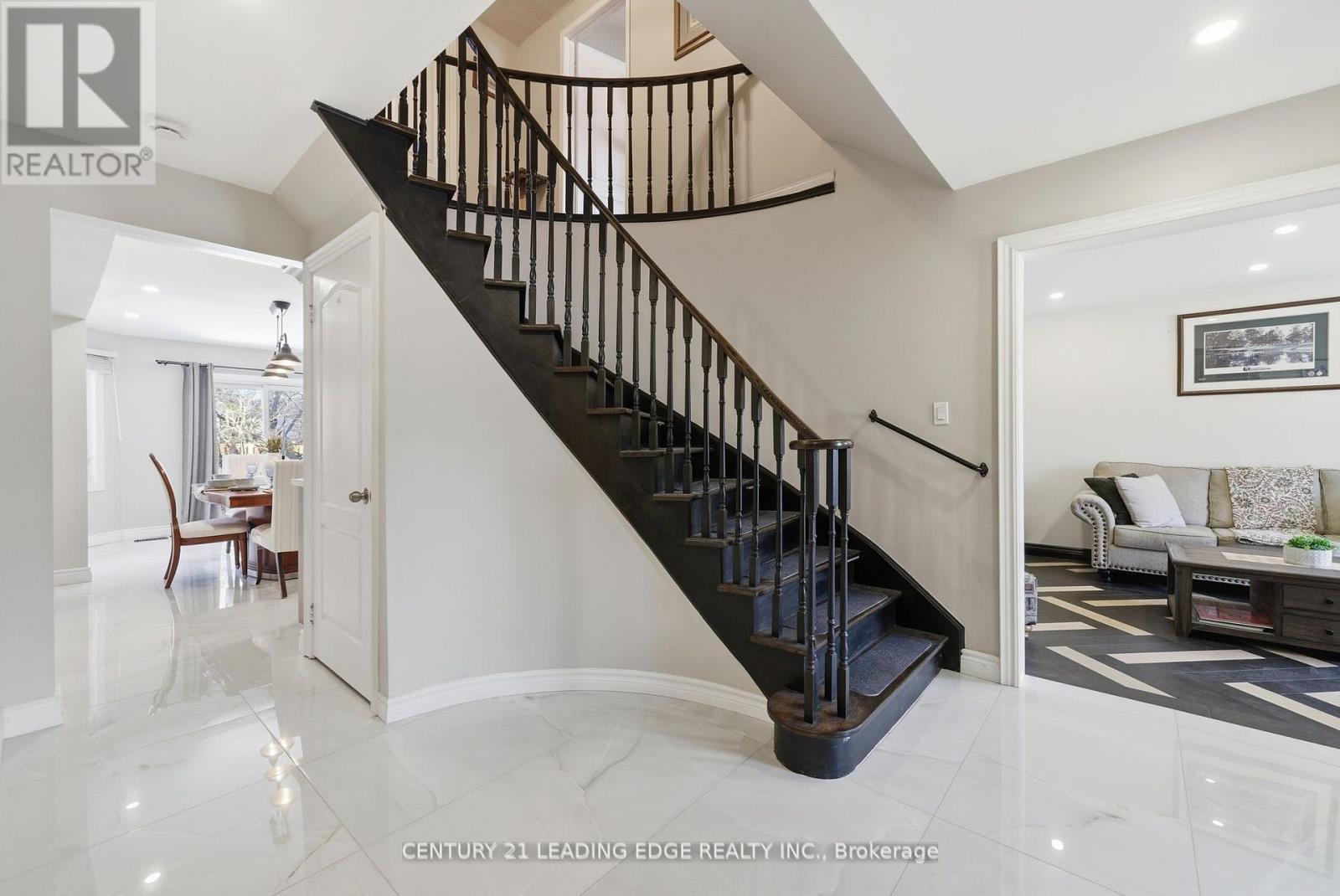 65 Forest Heights Street, Whitby, Ontario  L1R 1X4 - Photo 6 - E12902588