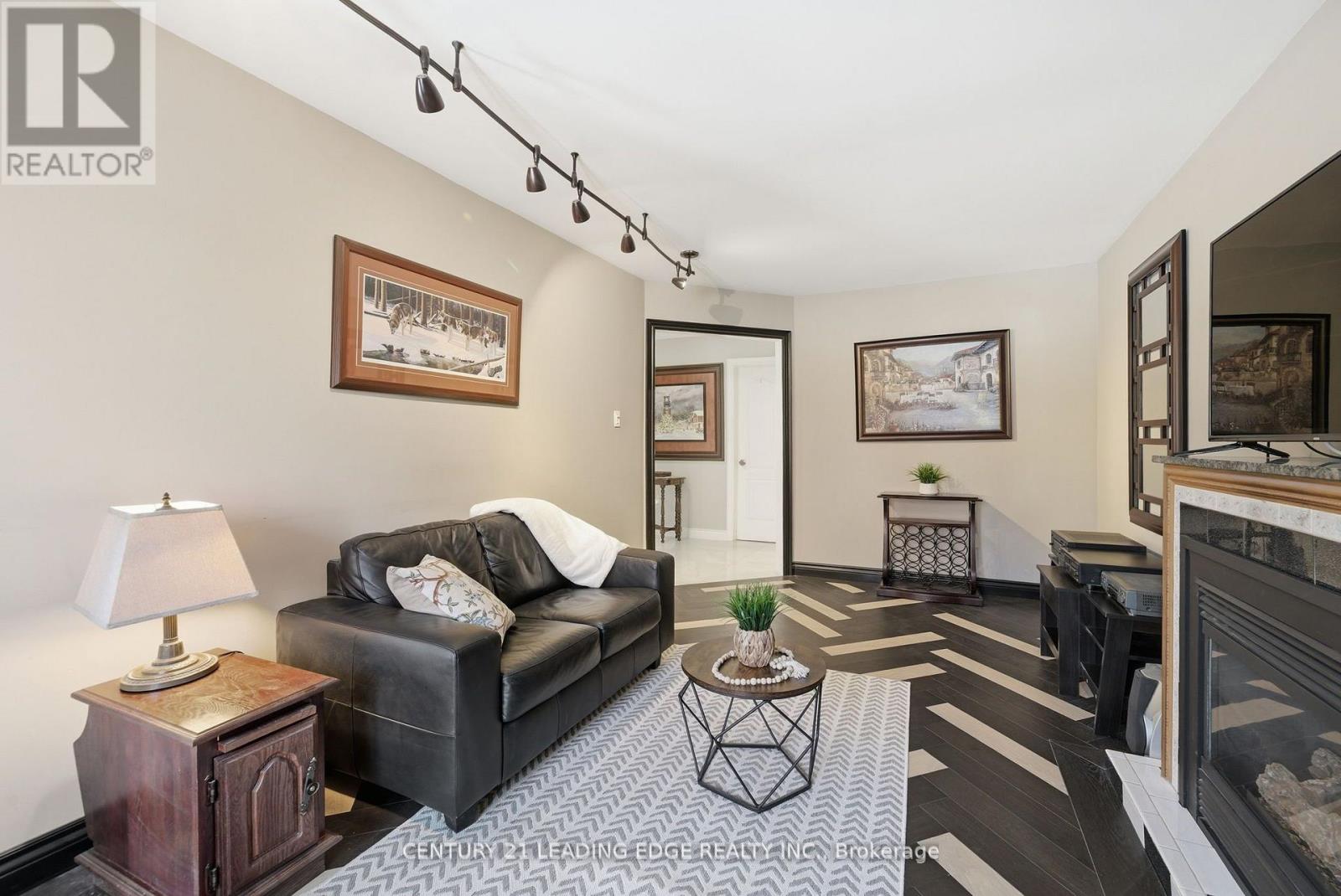 65 Forest Heights Street, Whitby, Ontario  L1R 1X4 - Photo 7 - E12902588