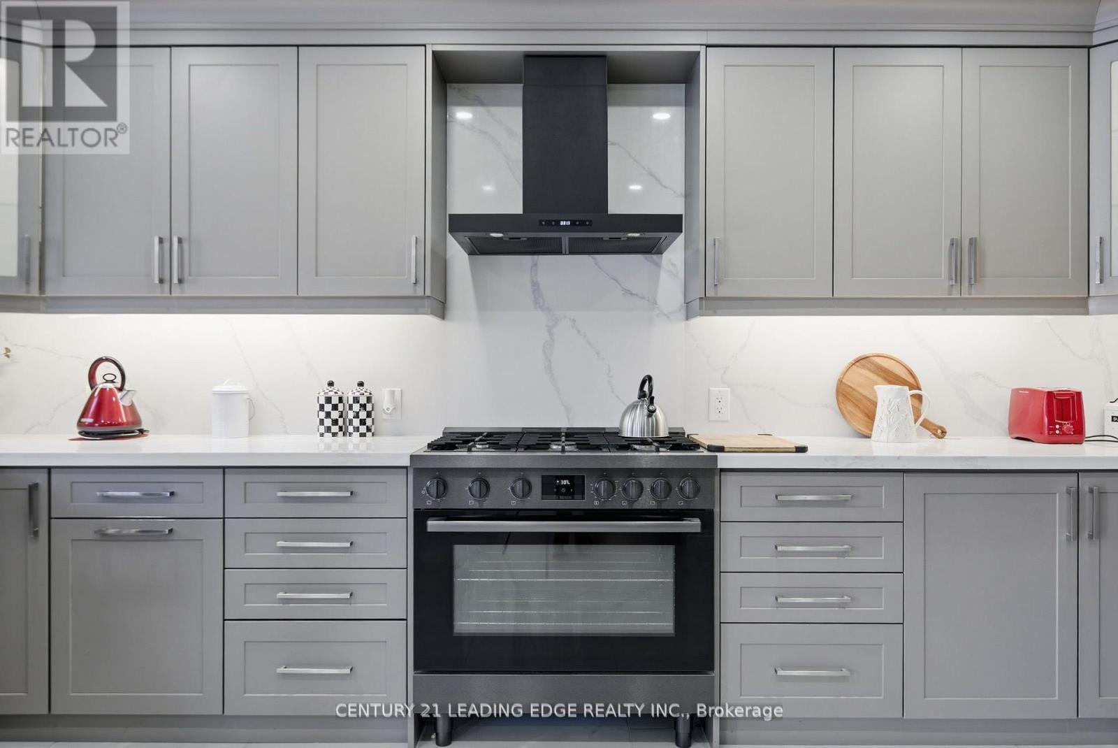 65 Forest Heights Street, Whitby, Ontario  L1R 1X4 - Photo 9 - E12902588