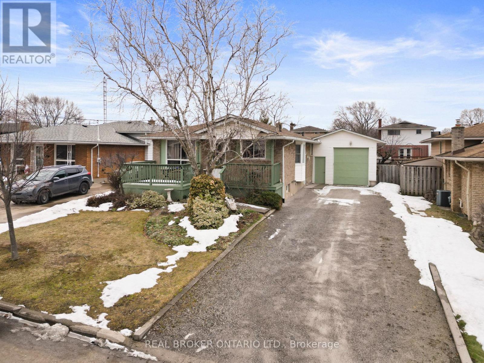 20 Brackencrest Road, St. Catharines, Ontario  L2P 3K8 - Photo 1 - X12849650