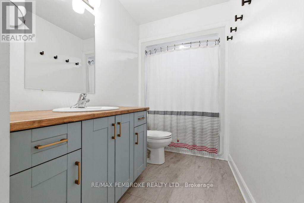 38 Terrance Drive, Petawawa, Ontario  K8H 0H3 - Photo 11 - X12902570