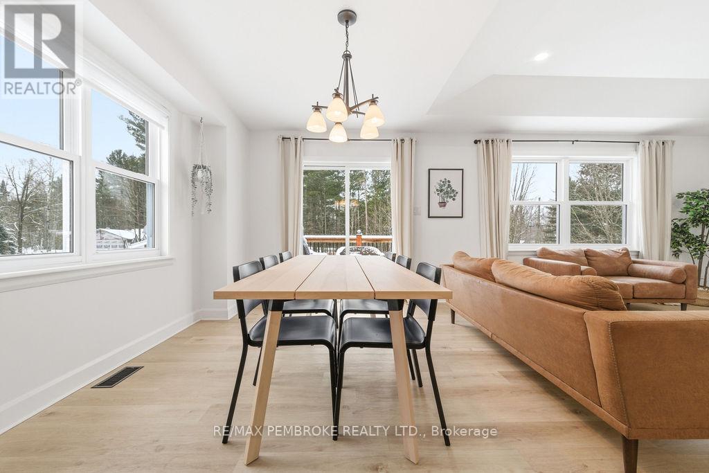 38 Terrance Drive, Petawawa, Ontario  K8H 0H3 - Photo 14 - X12902570