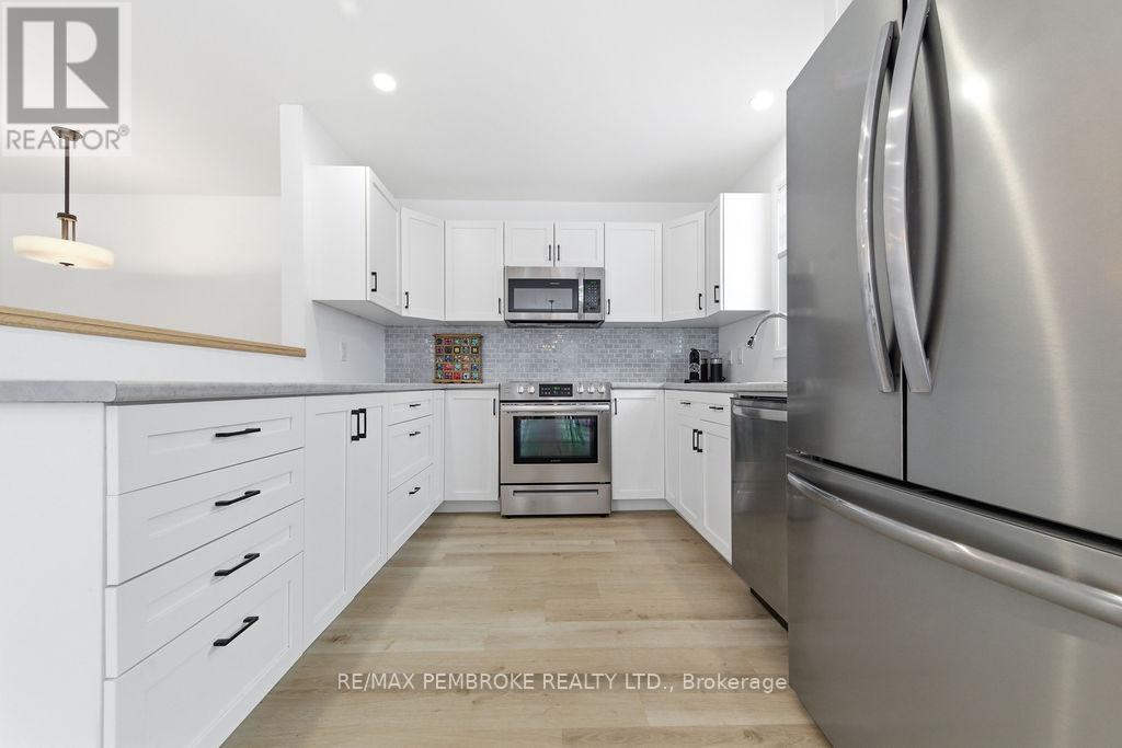 38 Terrance Drive, Petawawa, Ontario  K8H 0H3 - Photo 22 - X12902570