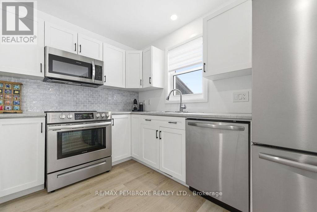 38 Terrance Drive, Petawawa, Ontario  K8H 0H3 - Photo 23 - X12902570