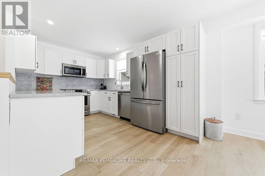 38 Terrance Drive, Petawawa, Ontario  K8H 0H3 - Photo 25 - X12902570