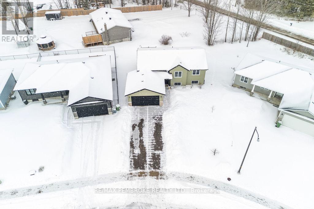 38 Terrance Drive, Petawawa, Ontario  K8H 0H3 - Photo 27 - X12902570