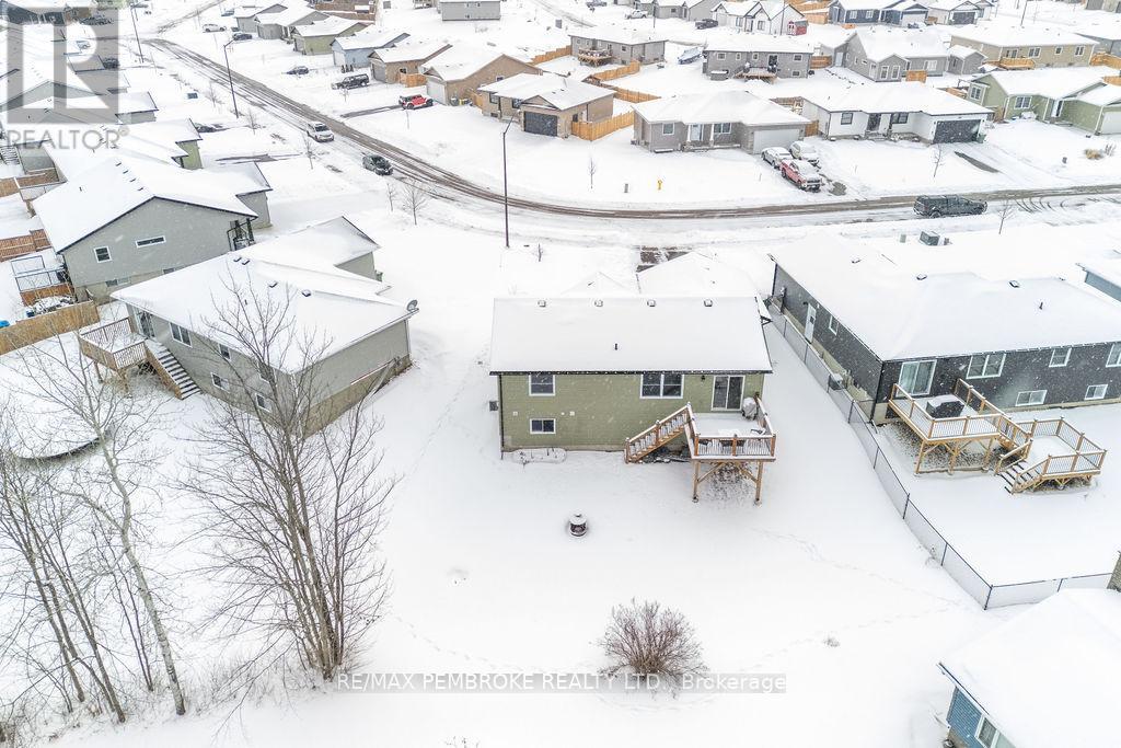 38 Terrance Drive, Petawawa, Ontario  K8H 0H3 - Photo 28 - X12902570