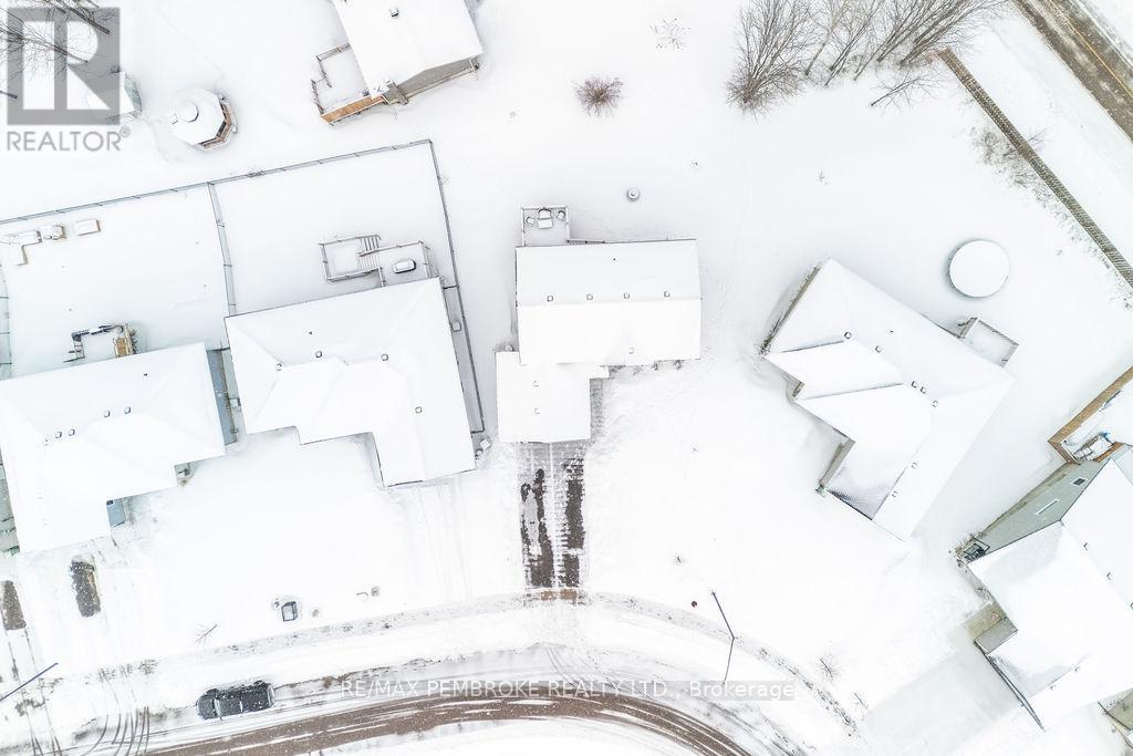 38 Terrance Drive, Petawawa, Ontario  K8H 0H3 - Photo 29 - X12902570