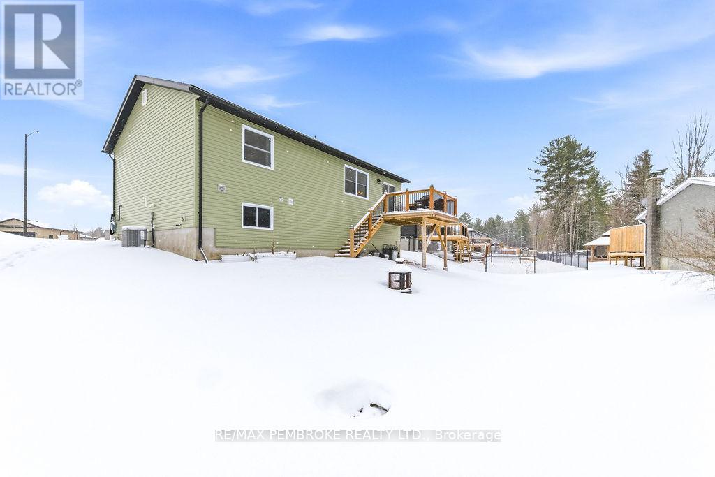 38 Terrance Drive, Petawawa, Ontario  K8H 0H3 - Photo 30 - X12902570