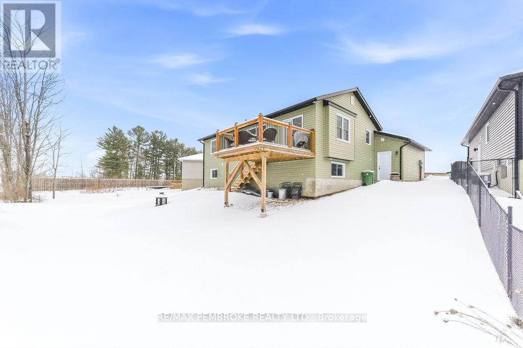 38 Terrance Drive, Petawawa, Ontario  K8H 0H3 - Photo 32 - X12902570