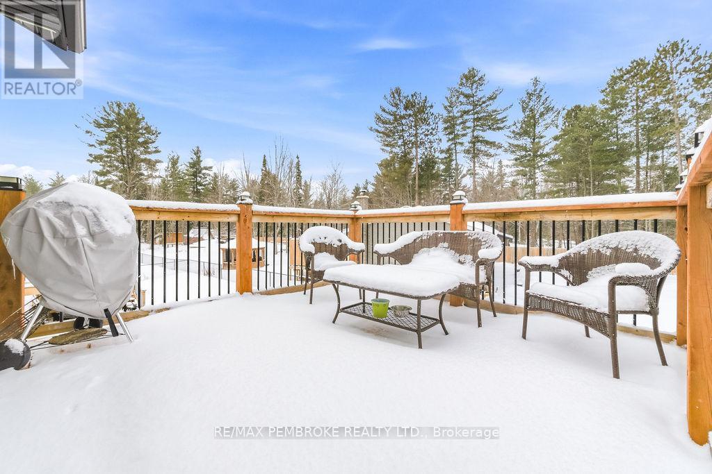 38 Terrance Drive, Petawawa, Ontario  K8H 0H3 - Photo 33 - X12902570