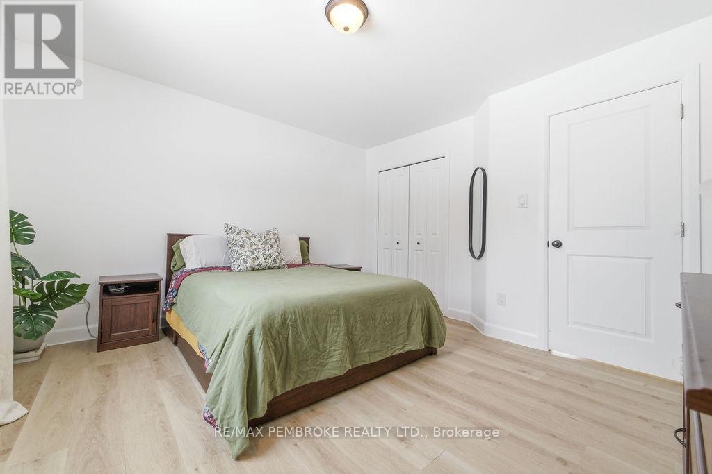 38 Terrance Drive, Petawawa, Ontario  K8H 0H3 - Photo 8 - X12902570