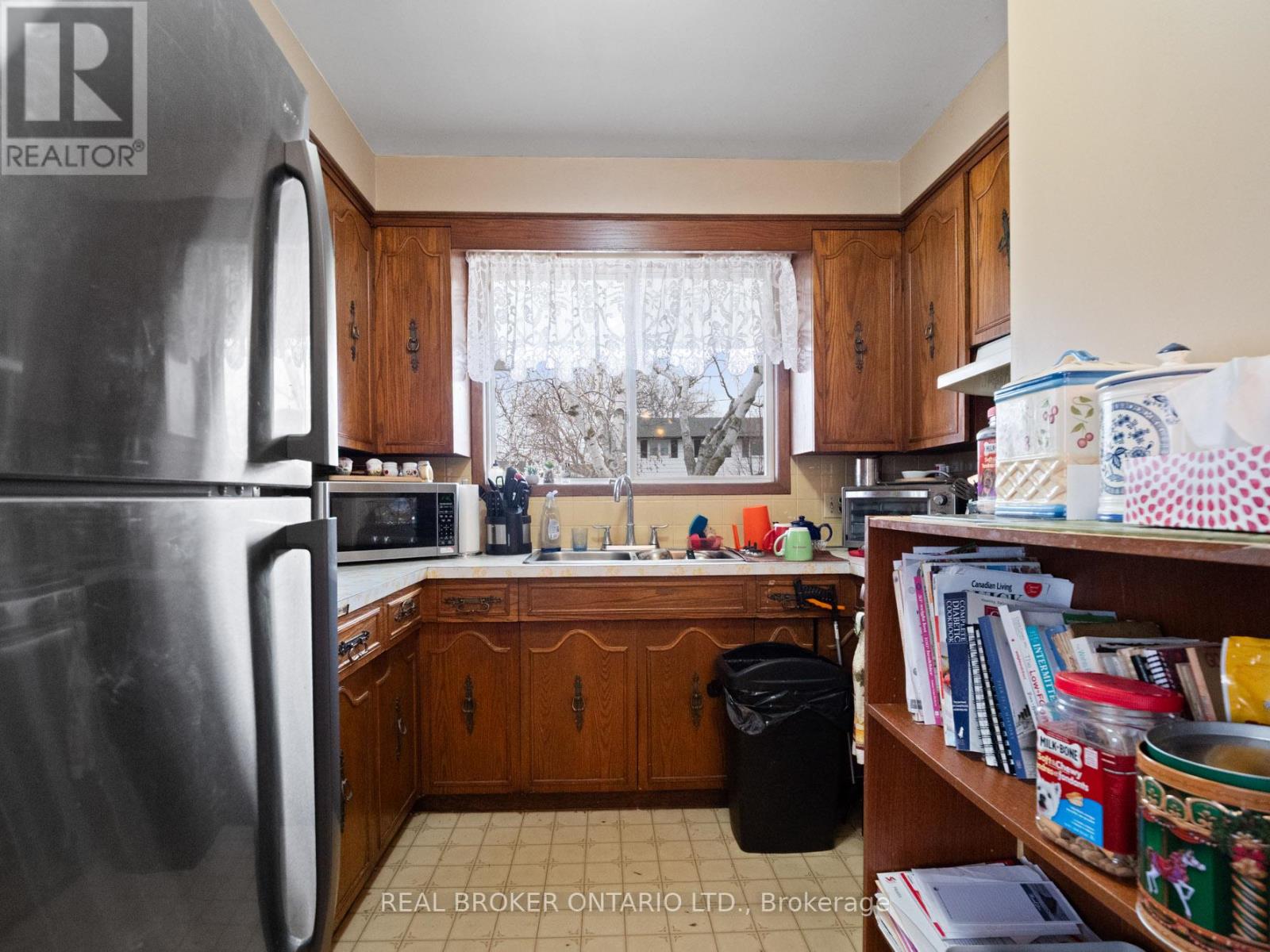 20 Brackencrest Road, St. Catharines, Ontario  L2P 3K8 - Photo 14 - X12849650