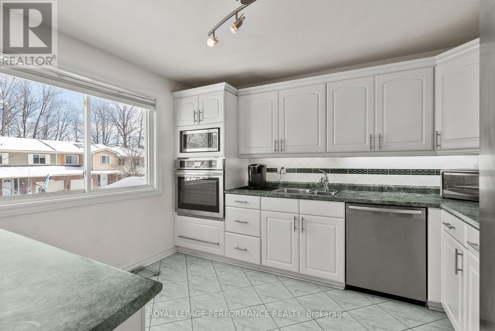 6919 Du Bois Avenue, Ottawa, Ontario  K1C 5L3 - Photo 12 - X12902536