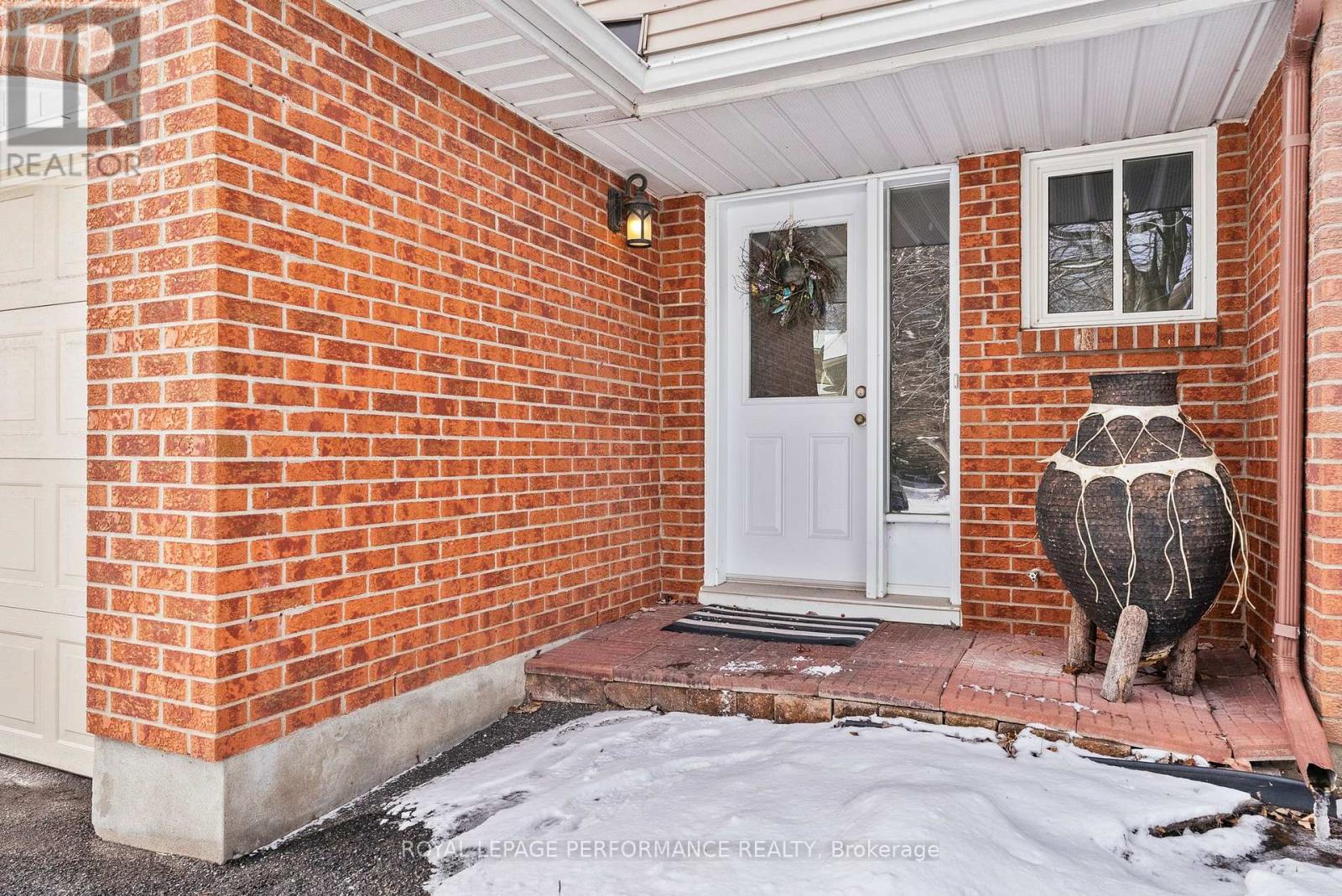 6919 Du Bois Avenue, Ottawa, Ontario  K1C 5L3 - Photo 3 - X12902536