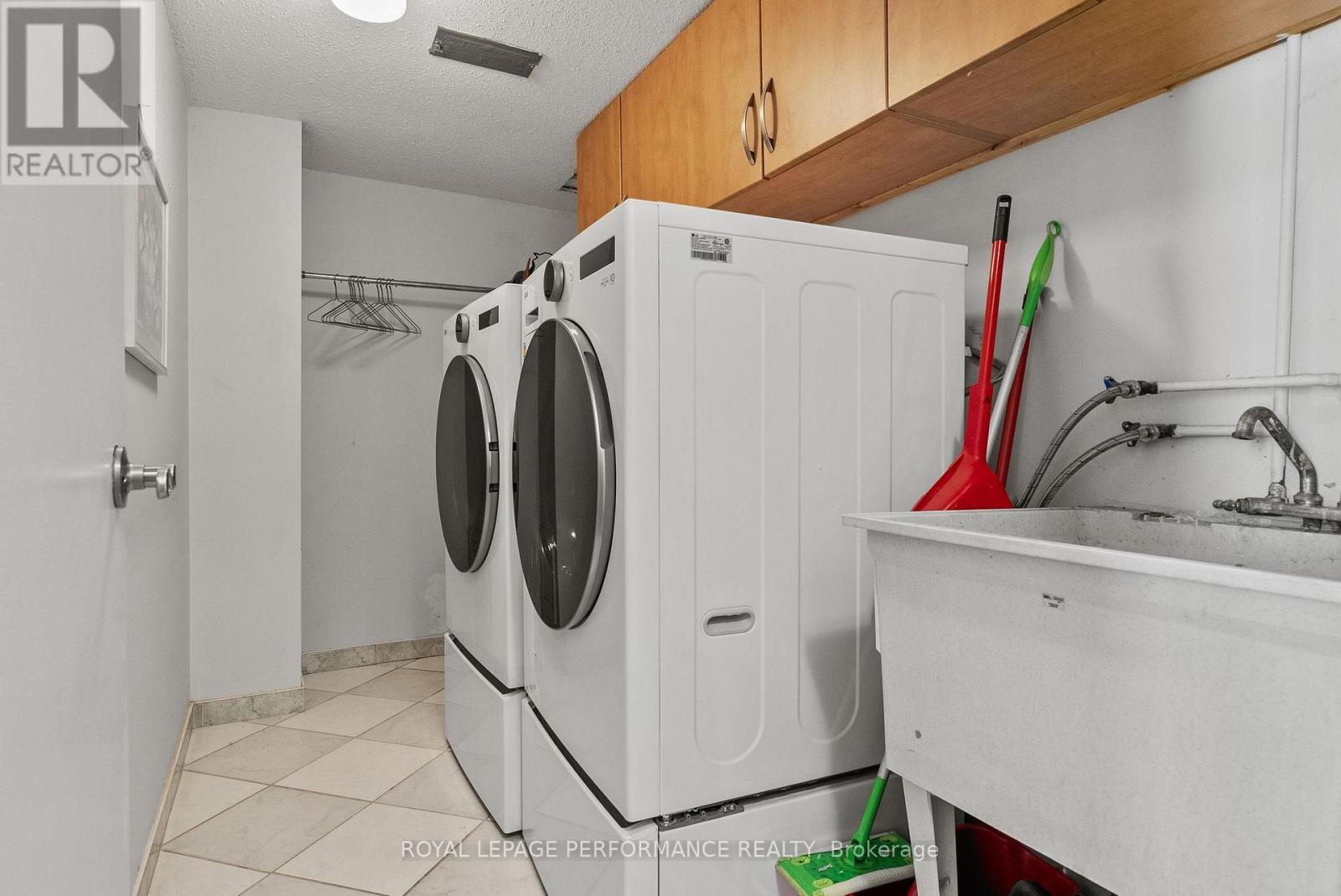 6919 Du Bois Avenue, Ottawa, Ontario  K1C 5L3 - Photo 7 - X12902536