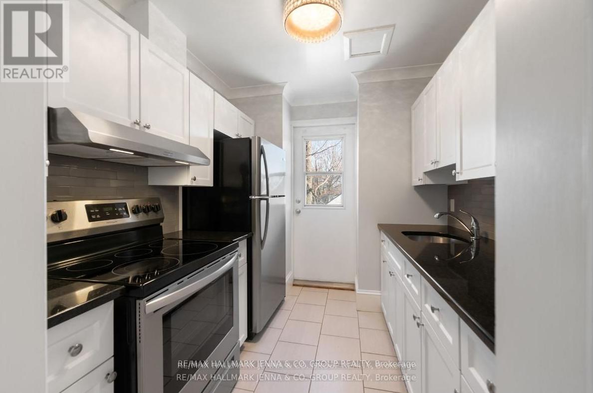 4 - 19 Isabella Street, Perth, Ontario  K7H 2W7 - Photo 7 - X12902540