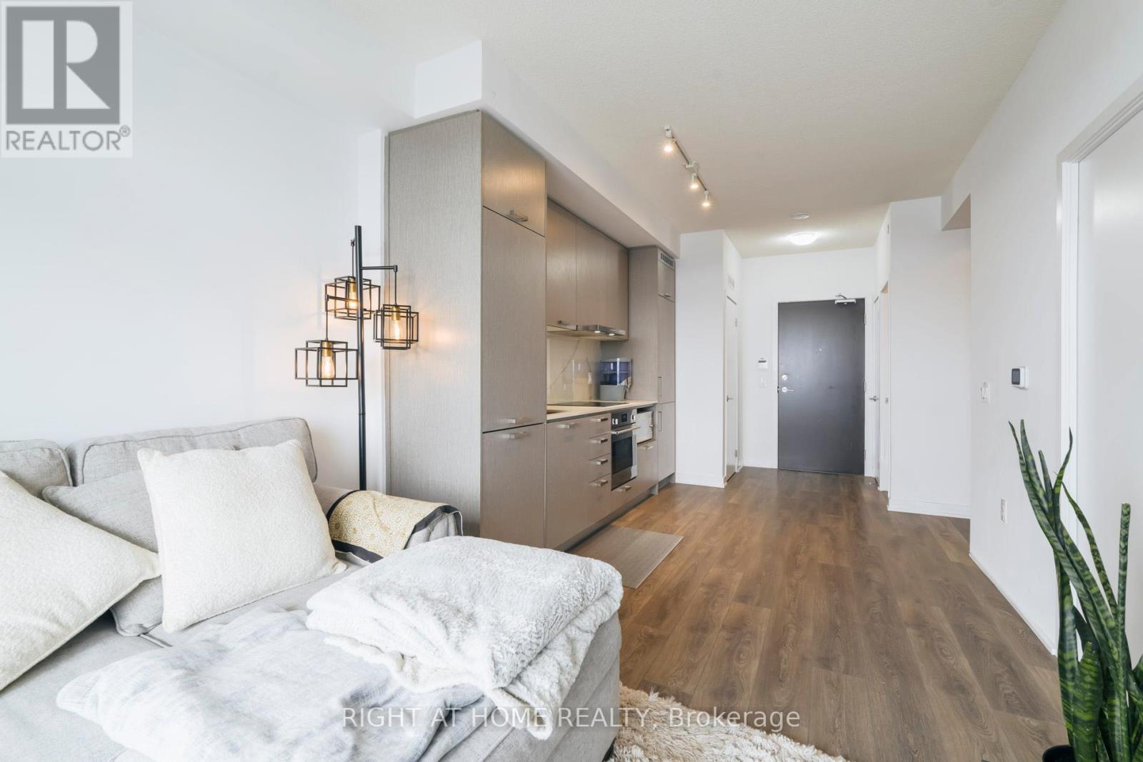 1607 - 38 Honeycrisp Crescent, Vaughan, Ontario L4K 0M8 - Photo 10 - N12902508