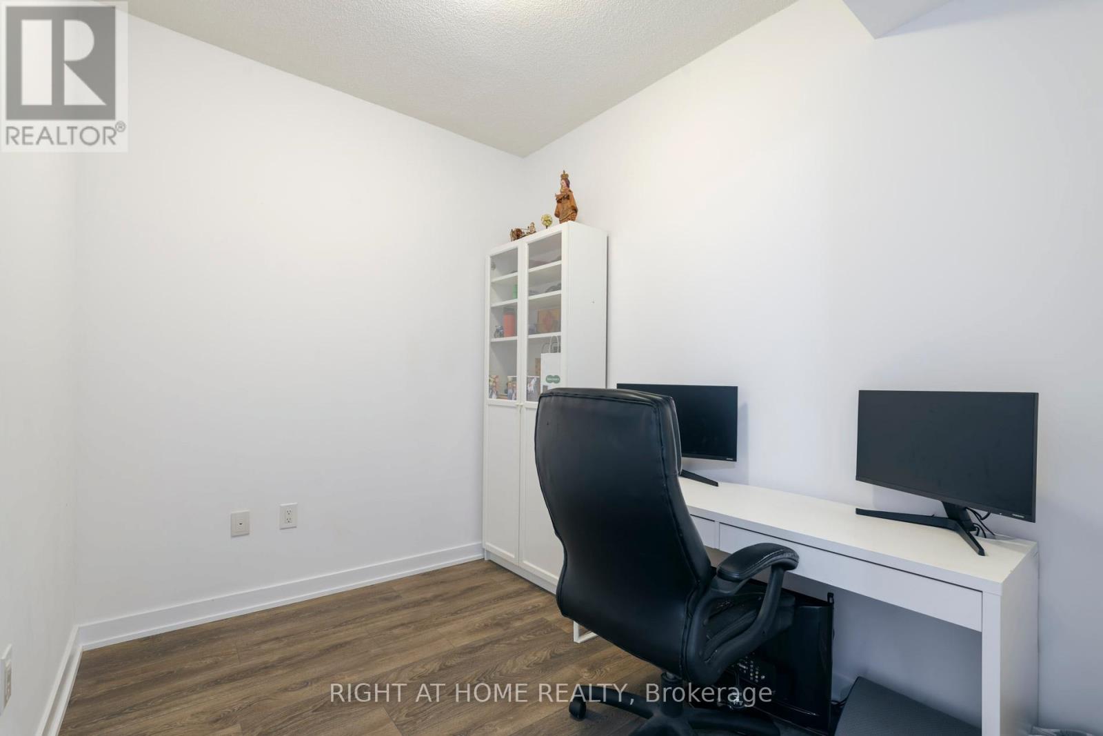 1607 - 38 Honeycrisp Crescent, Vaughan, Ontario L4K 0M8 - Photo 12 - N12902508